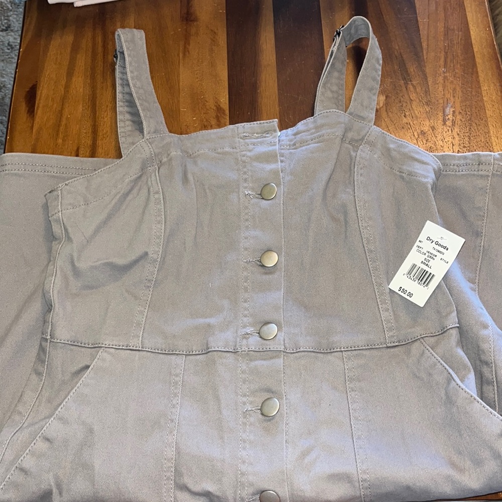 MIDI length denim dress.
